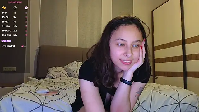 Snapshot of Agatha_Sade chatting on 7, 1, 2025 Agatha Sade online show from 7, 1, 2025