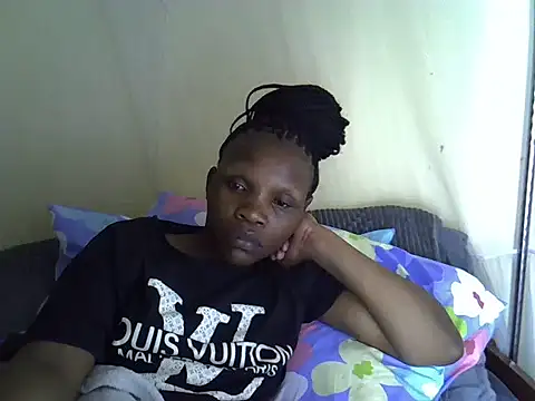 Snapshot of Sweet_serah chatting on 8, 10, 2025 Sweet serah online show from 8, 10, 2025
