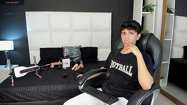 Snapshot of Santy_carrington chatting on 5, 12, 2024 Santy carrington online show from 5, 12, 2024