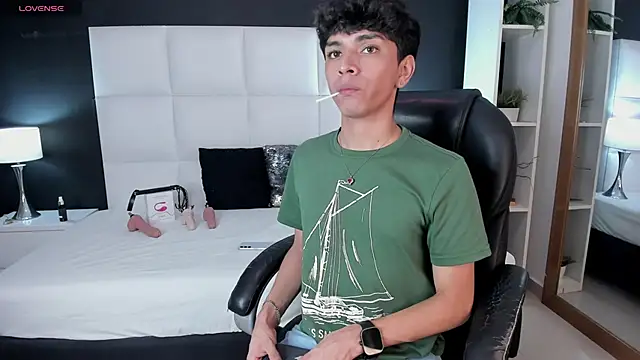 Snapshot of Santy_carrington chatting on 6, 12, 2024 Santy carrington online show from 6, 12, 2024