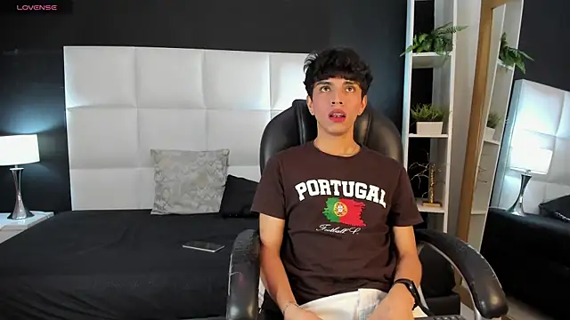 Snapshot of Santy_carrington chatting on 16, 12, 2024 Santy carrington online show from 16, 12, 2024