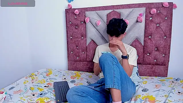 Snapshot of Santy_carrington chatting on 12, 3, 2025 Santy carrington online show from 12, 3, 2025