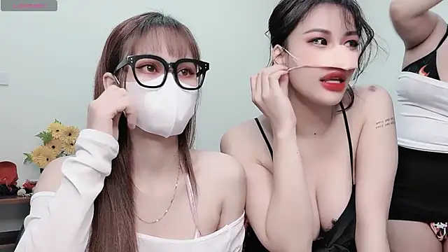 Snapshot of LyLy_Office chatting on 18, 12, 2024 LyLy Office online show from 18, 12, 2024