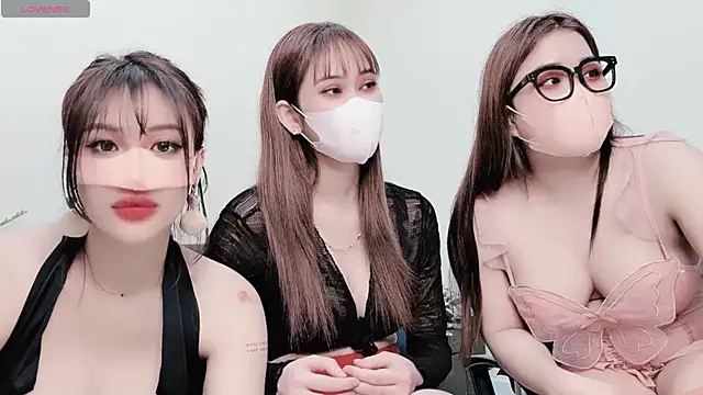 Snapshot of LyLy_Office chatting on 18, 12, 2024 LyLy Office online show from 18, 12, 2024