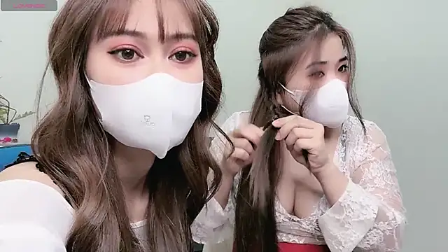 Snapshot of LyLy_Office chatting on 5, 1, 2025 LyLy Office online show from 5, 1, 2025