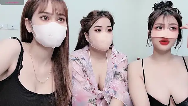 Snapshot of LyLy_Office chatting on 9, 1, 2025 LyLy Office online show from 9, 1, 2025