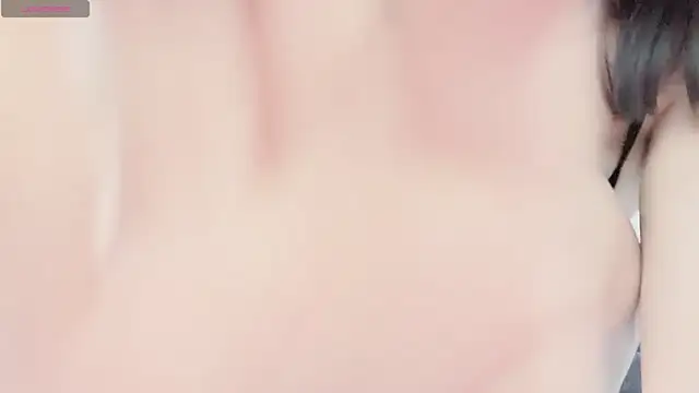 Snapshot of LyLy_Office chatting on 4, 3, 2025 LyLy Office online show from 4, 3, 2025