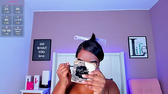 Snapshot of Britanymooree chatting on 12, 9, 2025 Britanymooree online show from 12, 9, 2025