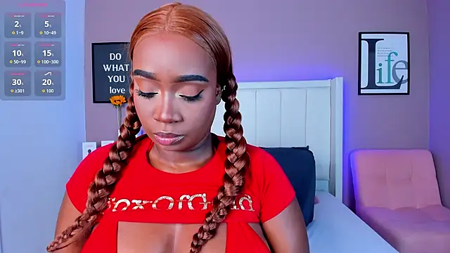 Snapshot of Britanymooree chatting on 24, 9, 2025 Britanymooree online show from 24, 9, 2025