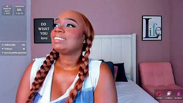 Snapshot of Britanymooree chatting on 26, 9, 2025 Britanymooree online show from 26, 9, 2025