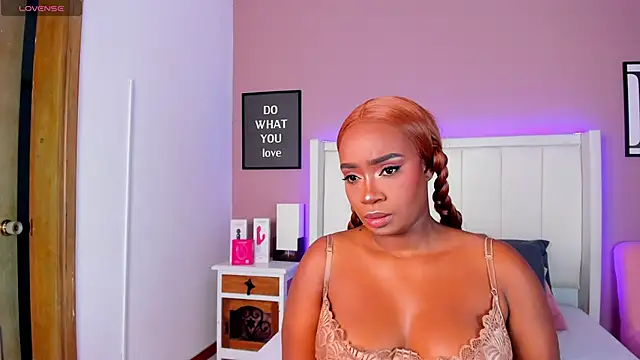 Snapshot of Britanymooree chatting on 27, 9, 2025 Britanymooree online show from 27, 9, 2025