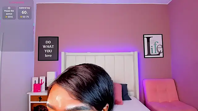 Snapshot of Britanymooree chatting on 14, 10, 2025 Britanymooree online show from 14, 10, 2025