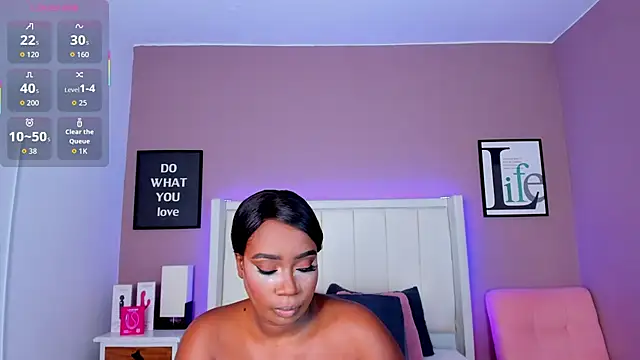 Snapshot of Britanymooree chatting on 17, 10, 2025 Britanymooree online show from 17, 10, 2025