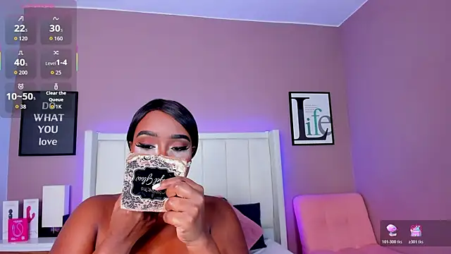 Snapshot of Britanymooree chatting on 18, 10, 2025 Britanymooree online show from 18, 10, 2025