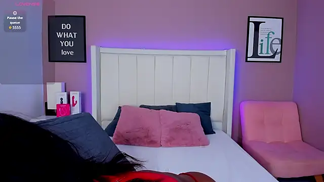 Snapshot of Britanymooree chatting on 27, 10, 2025 Britanymooree online show from 27, 10, 2025