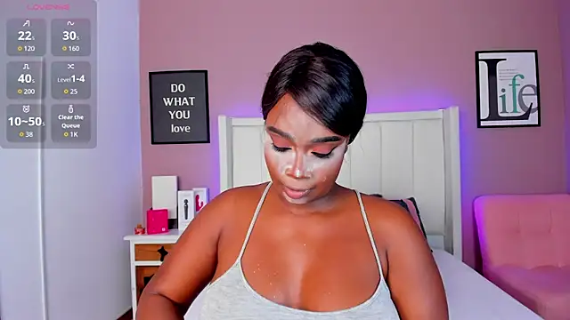 Snapshot of Britanymooree chatting on 28, 10, 2025 Britanymooree online show from 28, 10, 2025