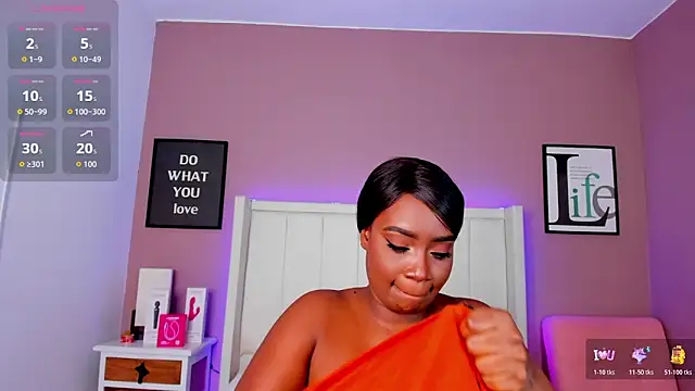 Snapshot of Britanymooree chatting on 30, 10, 2025 Britanymooree online show from 30, 10, 2025