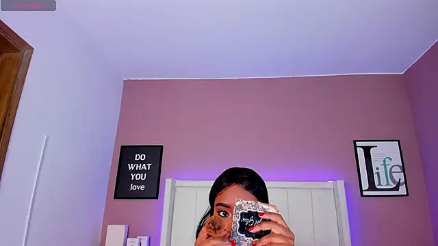 Snapshot of Britanymooree chatting on 5, 11, 2025 Britanymooree online show from 5, 11, 2025