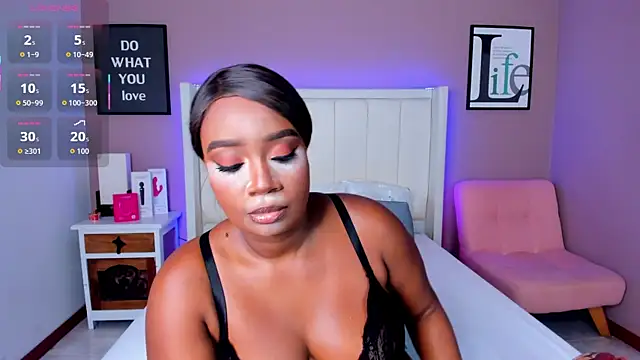 Snapshot of Britanymooree chatting on 10, 11, 2025 Britanymooree online show from 10, 11, 2025