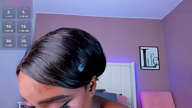 Snapshot of Britanymooree chatting on 18, 11, 2025 Britanymooree online show from 18, 11, 2025