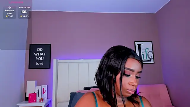 Snapshot of Britanymooree chatting on 21, 11, 2025 Britanymooree online show from 21, 11, 2025