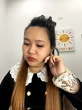 Snapshot of Odette68 chatting on 17, 11, 2025 Odette68 online show from 17, 11, 2025