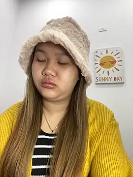 Snapshot of Odette68 chatting on 29, 11, 2025 Odette68 online show from 29, 11, 2025