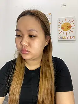 Snapshot of Odette68 chatting on 17, 12, 2025 Odette68 online show from 17, 12, 2025