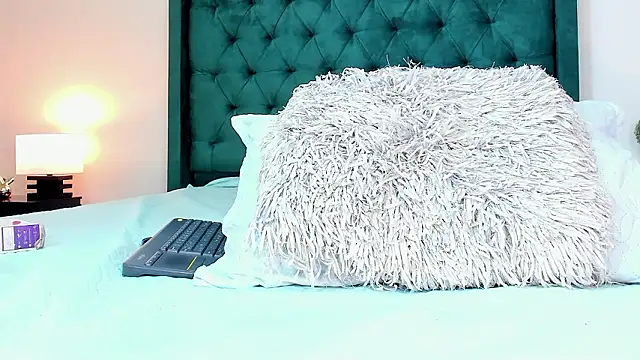 Orianaa Kade online show from 5, 12, 2024