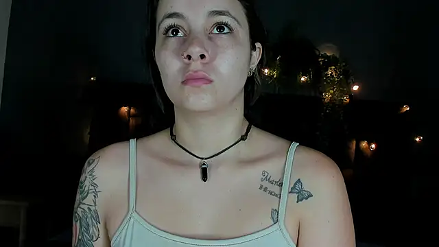 Snapshot of AmbarHills_1 chatting on 14, 10, 2025 AmbarHills 1 online show from 14, 10, 2025