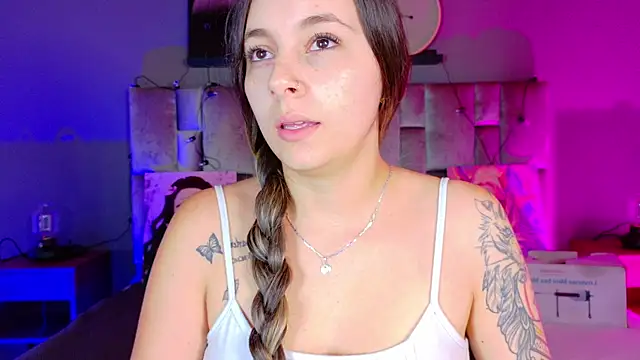 Snapshot of AmbarHills_1 chatting on 29, 10, 2025 AmbarHills 1 online show from 29, 10, 2025