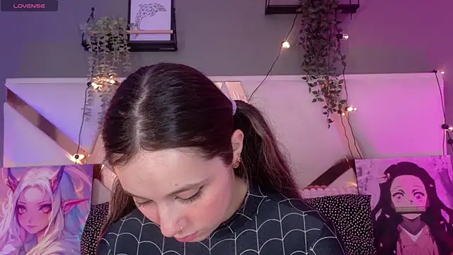 Snapshot of AmbarHills_1 chatting on 8, 11, 2025 AmbarHills 1 online show from 8, 11, 2025