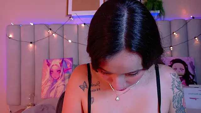 Snapshot of AmbarHills_1 chatting on 10, 11, 2025 AmbarHills 1 online show from 10, 11, 2025