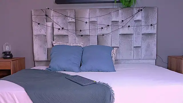 Snapshot of AmbarHills_1 chatting on 12, 11, 2025 AmbarHills 1 online show from 12, 11, 2025