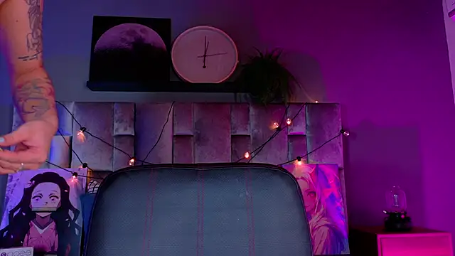 Snapshot of AmbarHills_1 chatting on 14, 11, 2025 AmbarHills 1 online show from 14, 11, 2025