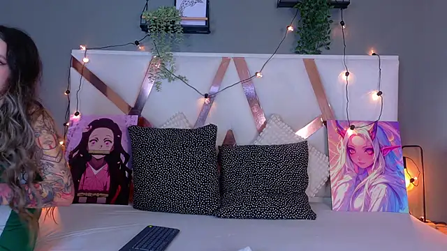 Snapshot of AmbarHills_1 chatting on 22, 11, 2025 AmbarHills 1 online show from 22, 11, 2025