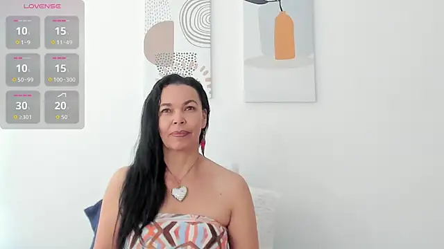 Evawalker  online show from 19, 5, 2026