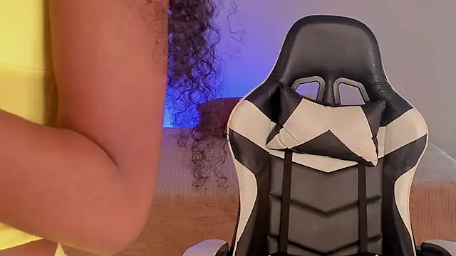 SavannahWildee online show from 10, 1, 2025