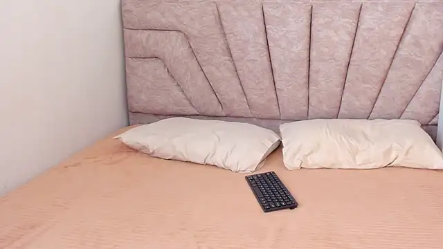 SavannahWildee online show from 9, 3, 2026