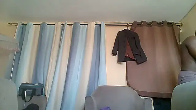 Snapshot of likys123 chatting on 8, 11, 2025 likys123 online show from 8, 11, 2025