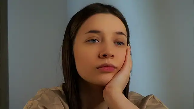 Snapshot of LowOncoming chatting on 14, 2, 2025 LowOncoming online show from 14, 2, 2025