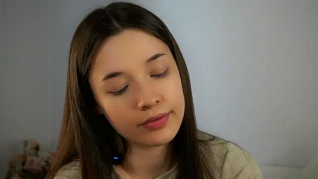 Snapshot of LowOncoming chatting on 8, 3, 2025 LowOncoming online show from 8, 3, 2025