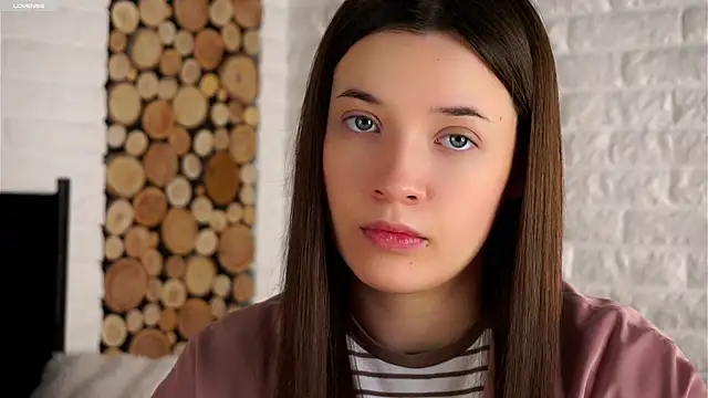 Snapshot of LowOncoming chatting on 9, 9, 2025 LowOncoming online show from 9, 9, 2025