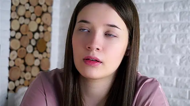 Snapshot of LowOncoming chatting on 19, 9, 2025 LowOncoming online show from 19, 9, 2025