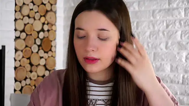 Snapshot of LowOncoming chatting on 20, 9, 2025 LowOncoming online show from 20, 9, 2025