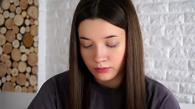 Snapshot of LowOncoming chatting on 22, 9, 2025 LowOncoming online show from 22, 9, 2025