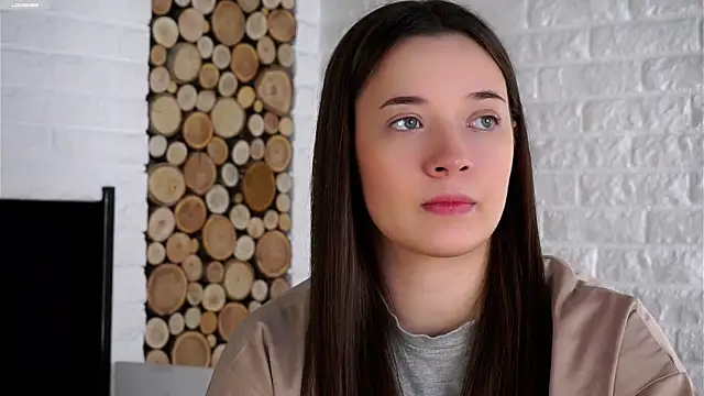 Snapshot of LowOncoming chatting on 8, 10, 2025 LowOncoming online show from 8, 10, 2025