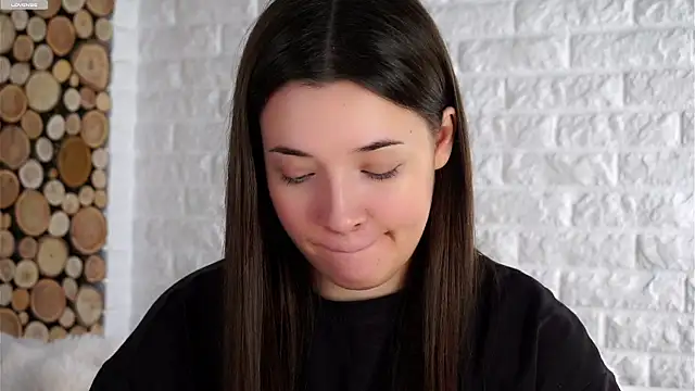 Snapshot of LowOncoming chatting on 10, 10, 2025 LowOncoming online show from 10, 10, 2025