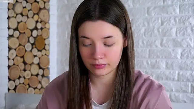 Snapshot of LowOncoming chatting on 11, 11, 2025 LowOncoming online show from 11, 11, 2025