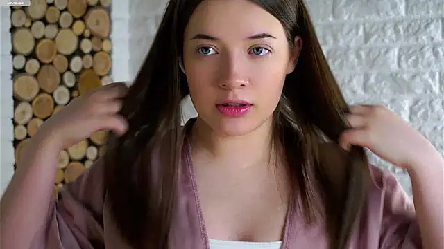 Snapshot of LowOncoming chatting on 15, 12, 2025 LowOncoming online show from 15, 12, 2025